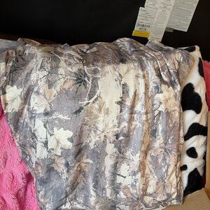 SHEIN Neutral Leaf Camo Short Sleeve Top